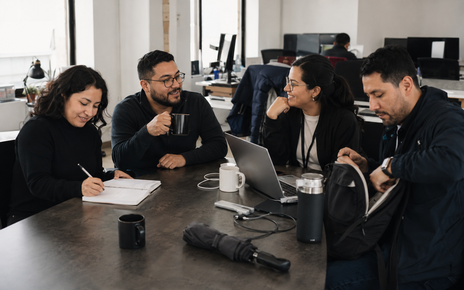 Editorial en uso por un equipo profesional latino